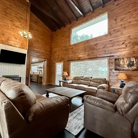 Creekfront Lodge: Brand New!